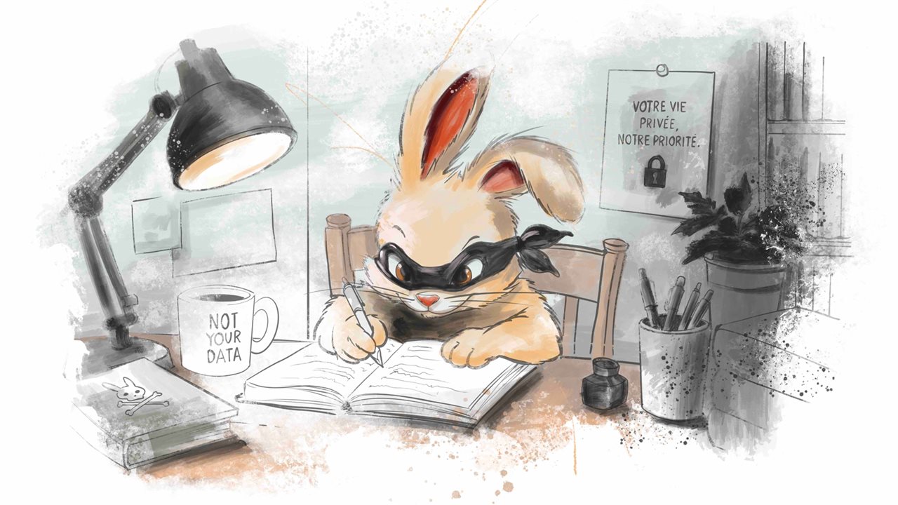 Un lapin masqué, plume à la patte, rédige à la lueur d'une lanterne dans son terrier tapissé de livres